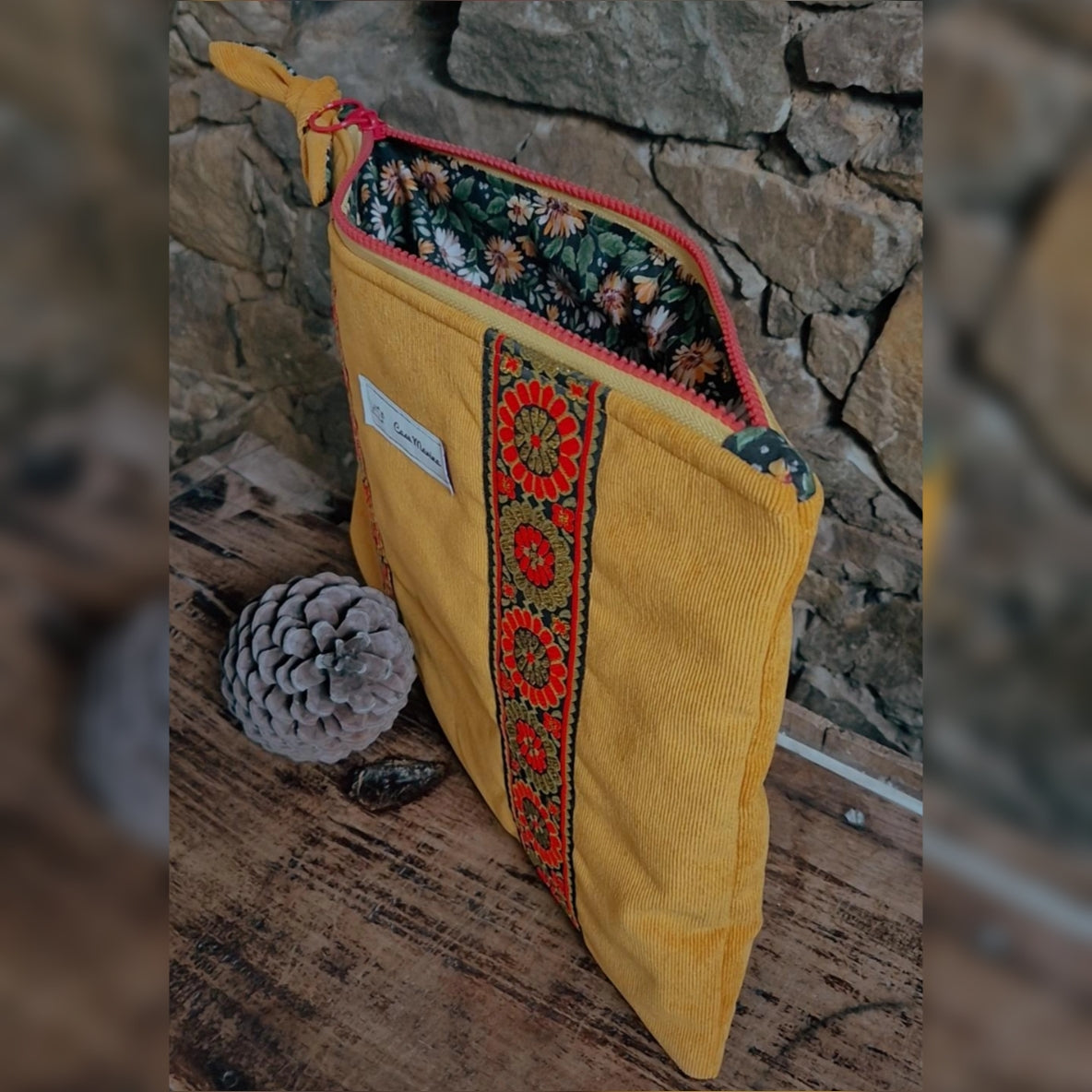 Grande Pochette